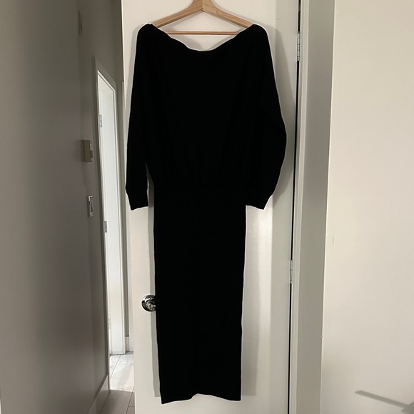 Babaton Dresses & Skirts - Babaton Elegant Black Long Sleeve Dress